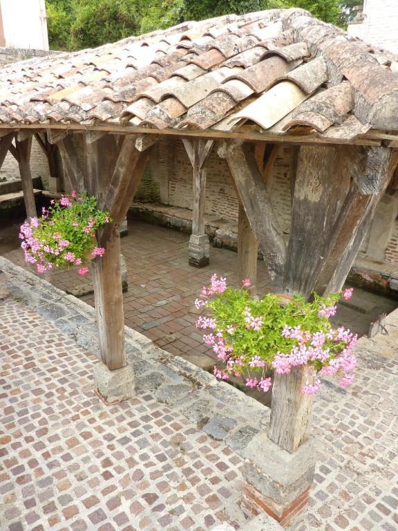Le Dormeur Du Val Bed and Breakfast Le Mas-dʼAgenais Buitenkant foto